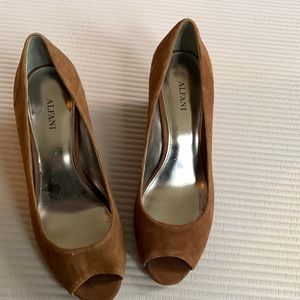 Alfani suede wedge shoe open toe. Excellent condition